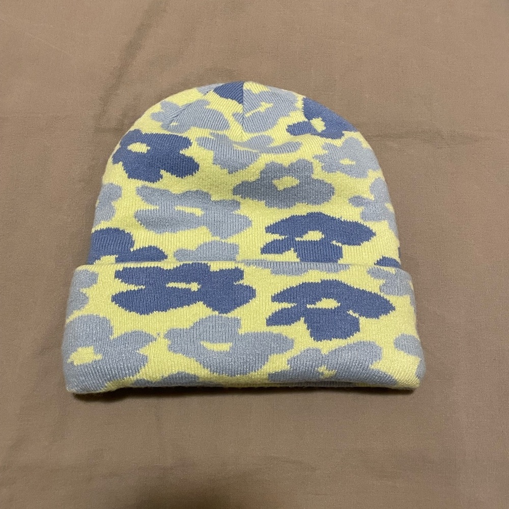 Aritzia Floral Knit Beanie in Pale Yellow and Periwinkle Blue